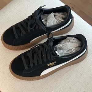 Puma Suede Platform Women's  Size 7 Black. Used- No Box.No STINKY SMELL